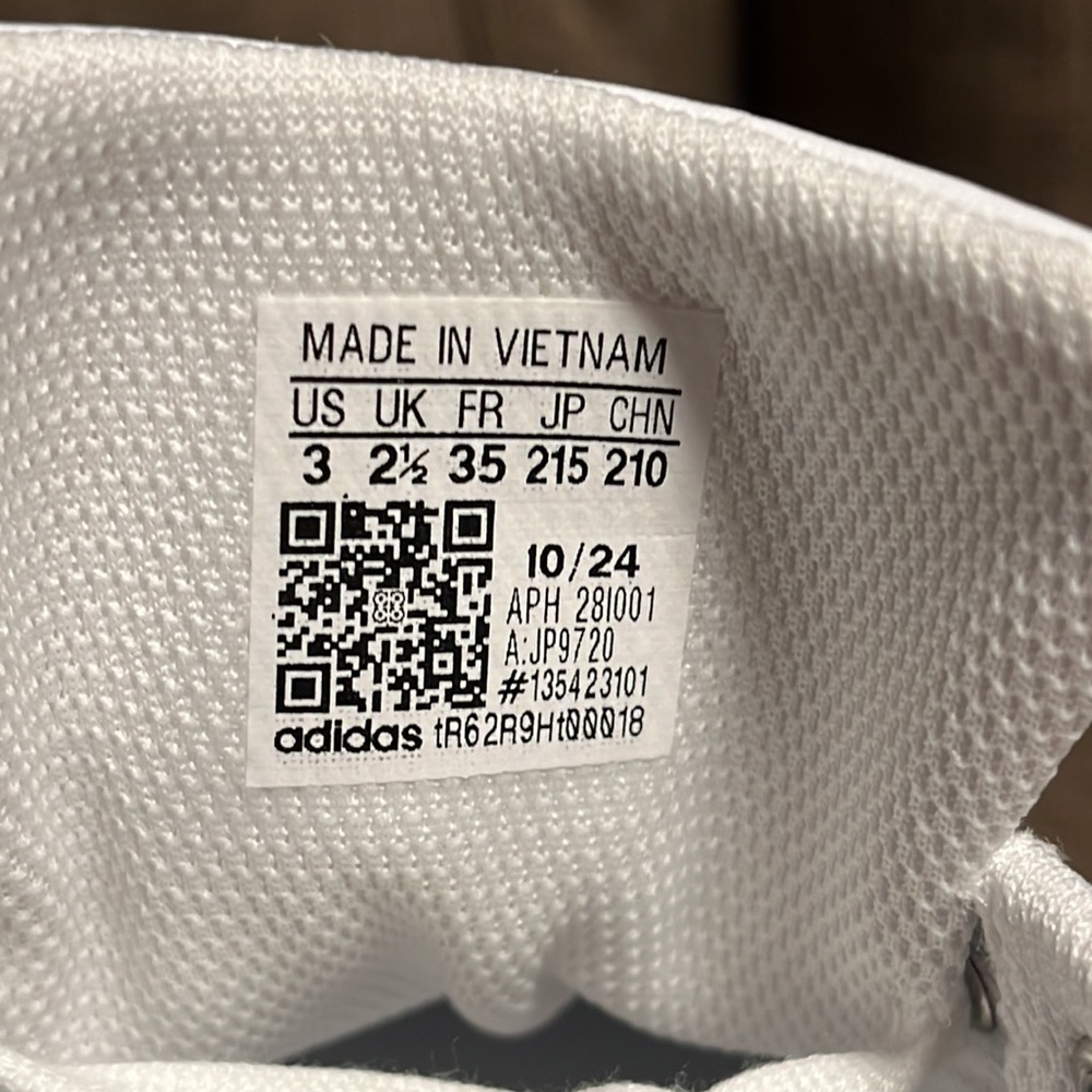 Adidas Stan Smith White Sneakers with Green Details kids size 3 new in box - Picture 9 of 11